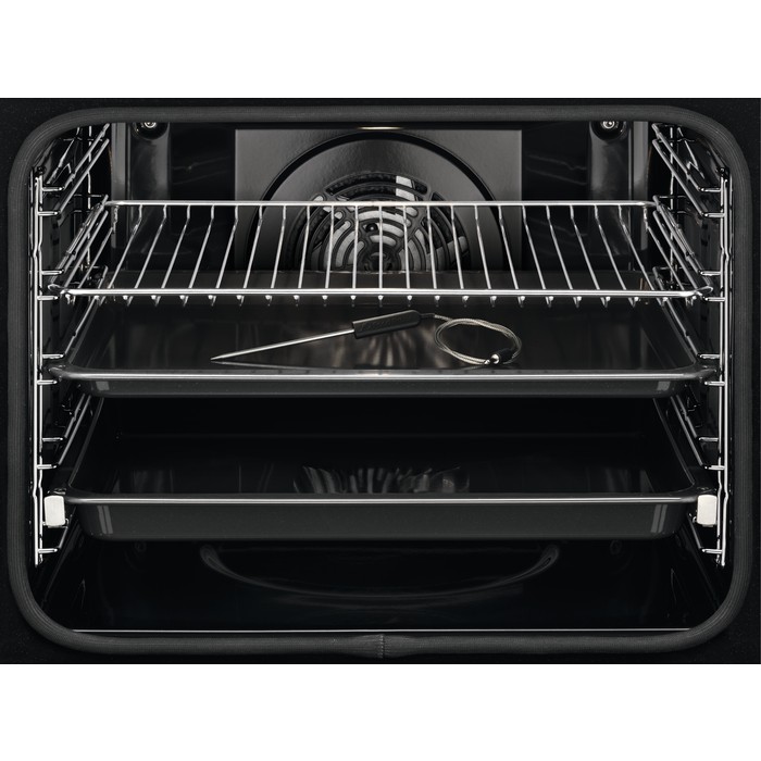 Ilustračné foto vysuvne rošty vstavaná teplovzdušná rúra ELECTROLUX 600 SteamBake EOD6F77WX