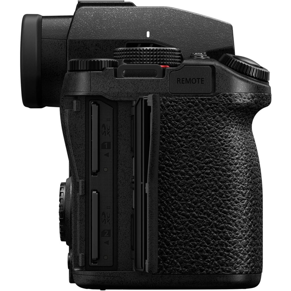 telo fotoaparátu Panasonic Lumix S5II zboku
